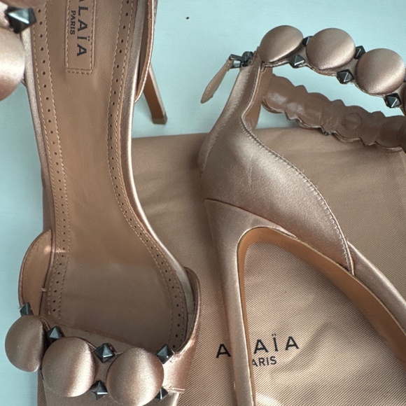 Alaia Bombe Sandals - Picture 8 of 8